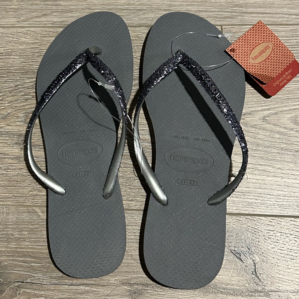 HAVAIANAS GLITTER FLIP FLOPS Silver and Gray Size 11 / 12 New